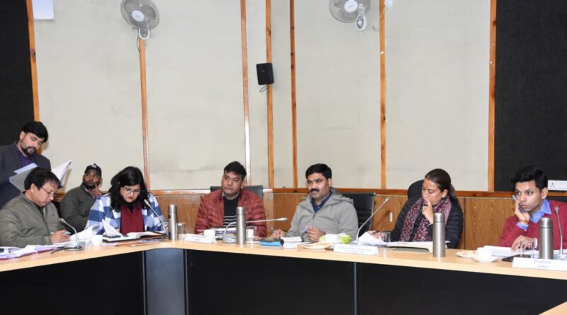 कैबिनेट मंत्री ने सोमेश्वर विधानसभा क्षेत्र के विकास कार्यों की समीक्षा की
