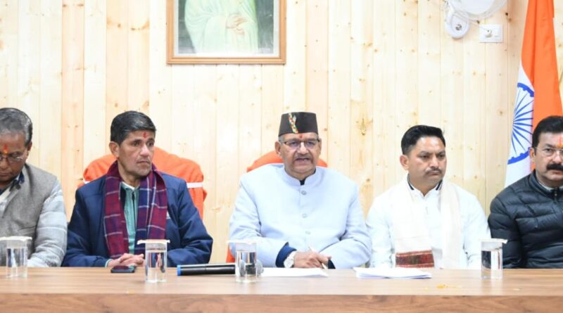 अल्मोड़ा में केंद्रीय बजट 2026-27 के संबंध में आयोजित प्रेस वार्ता को संबोधित करते कृषि मंत्री गणेश जोशी