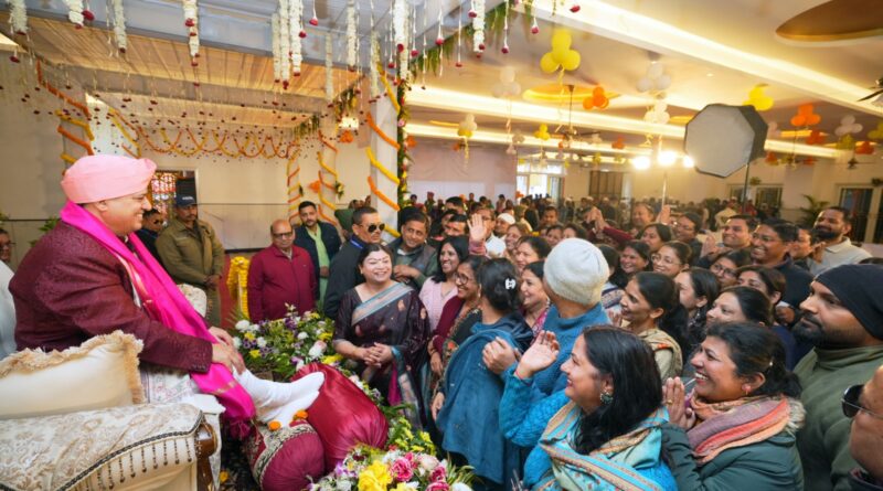 मुख्यमंत्री पुष्कर सिंह धामी ने फोन कर  महाराज  को प्रकटोत्सव पर दी शुभकामनाएं