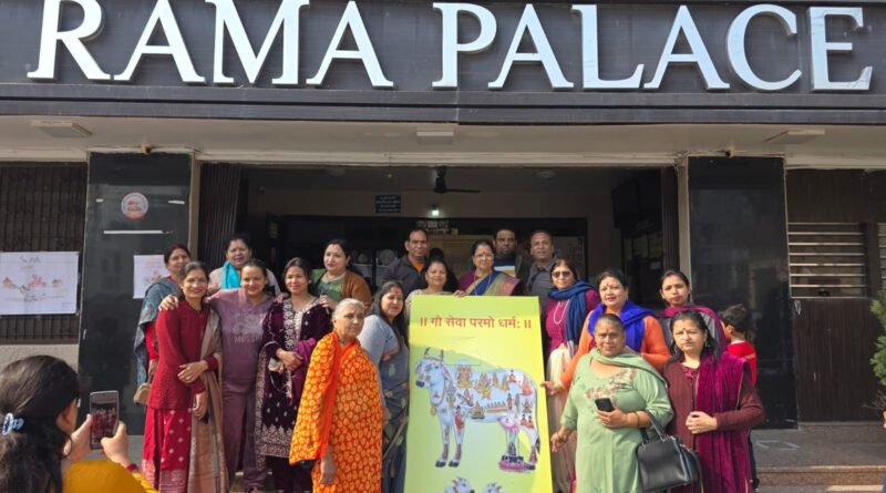 ऋषिकेश में मातृशक्ति ने गौ संवर्द्धन के लिए लिया संकल्प, कुसुम कंडवाल की अपील पर फिल्म ‘गोदान’ देखने उमड़ीं महिलाएं