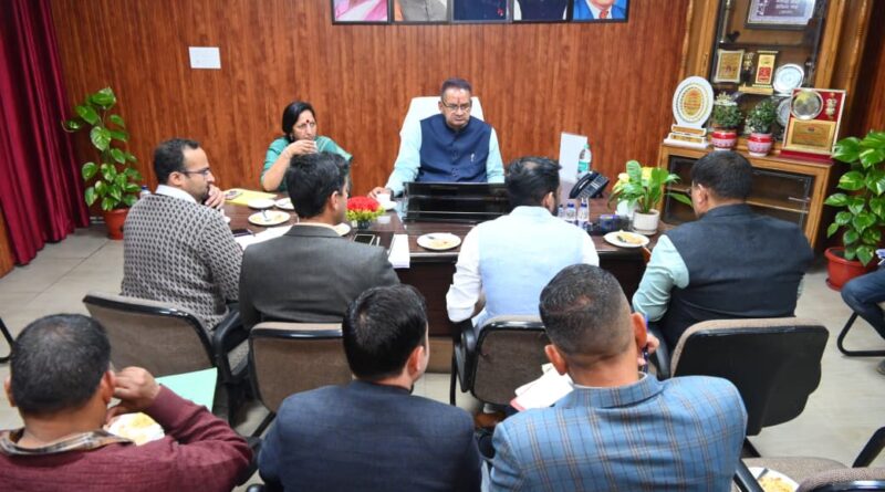 मसूरी में भिलाडू स्टेडियम निर्माण को लेकर कैबिनेट मंत्री गणेश जोशी ने की समीक्षा, वन स्वीकृति प्रक्रिया में तेजी के दिए निर्देश