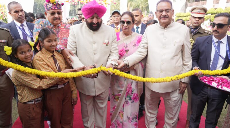 राज्यपाल ने इस वर्ष के लिए चयनित ‘‘भोज पत्र’’ के विशेष पोस्टल कवर का विमोचन किया।