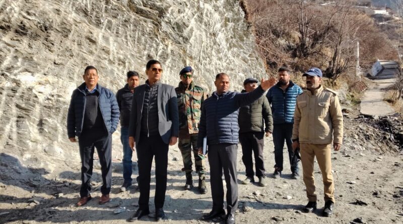 मुख्यमंत्री के निर्देश पर सचिव लोक निर्माण ने किया चारधाम यात्रा मार्गो का स्थलीय निरीक्षण।