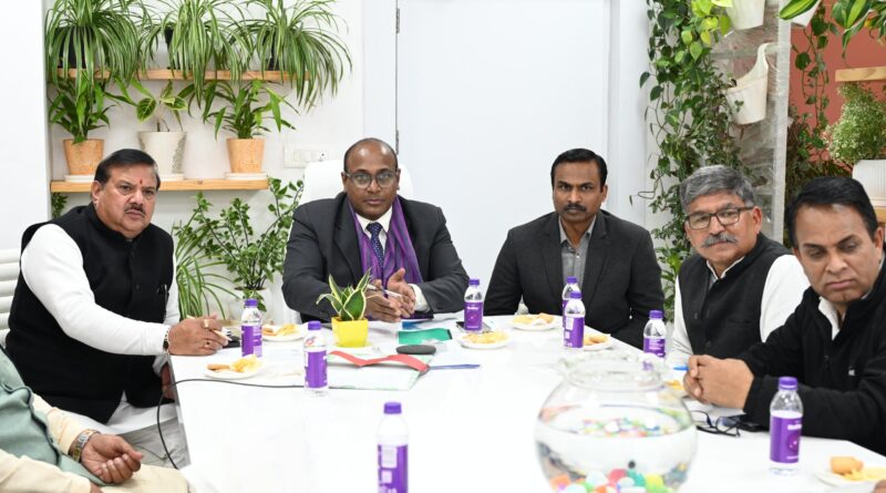 मुख्य निर्वाचन अधिकारी ने की राजनैतिक दलों के साथ बैठक