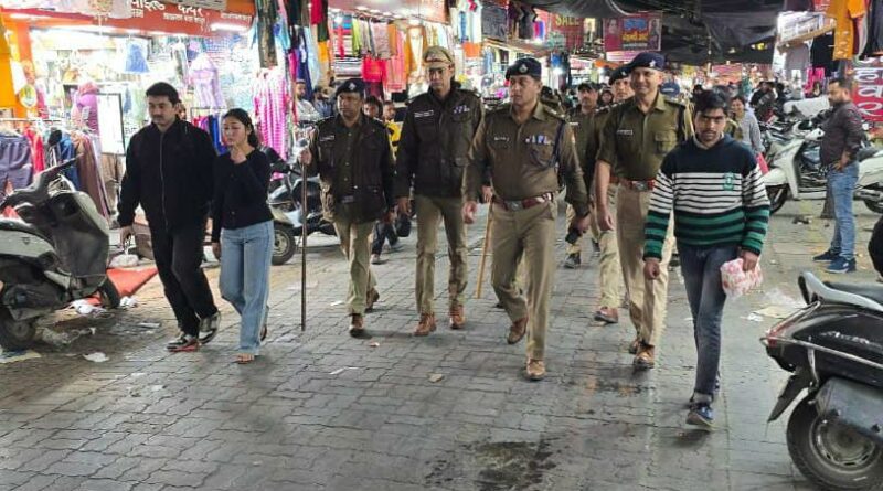 पलटन बाजार की सड़कों पर उतरे एसएसपी देहरादून; अतिक्रमण और बेतरतीब पार्किंग पर एक्शन के निर्देश।