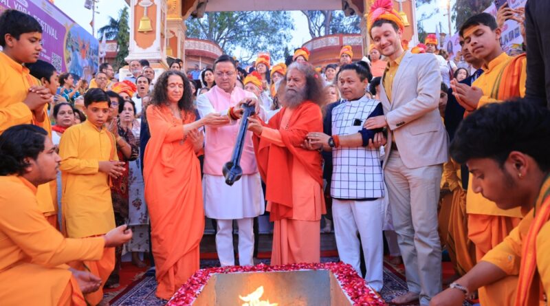 मुख्यमंत्री  पुष्कर सिंह धामी ने परमार्थ निकेतन में 38वें अंतर्राष्ट्रीय योग महोत्सव में किया प्रतिभाग