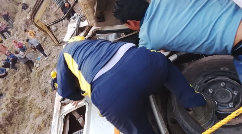 जनपद बागेश्वर के कपकोट क्षेत्रान्तर्गत रिखाडी- पतियासार में वाहन दुर्घटना, 05 लोग घायल, 02 की हुई मृत्यु, SDRF ने चलाया रेस्क्यू अभियान