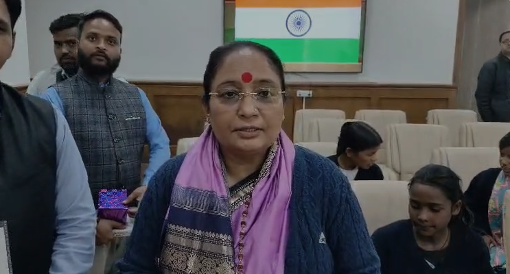 नौनिहालों ने नजदीक से देखी सदन की कार्यवाही, ऋतु खण्डूडी भूषण ने बच्चों को सिखाए लोकतंत्र के गुर