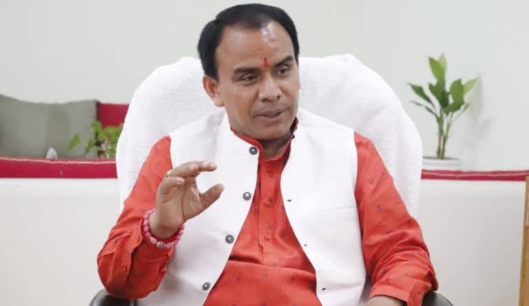 प्रत्येक ब्लाॅक में लगाई जायेगी अल्ट्रासाउण्ड व एक्स-रे मशीनः डाॅ. धन सिंह रावत