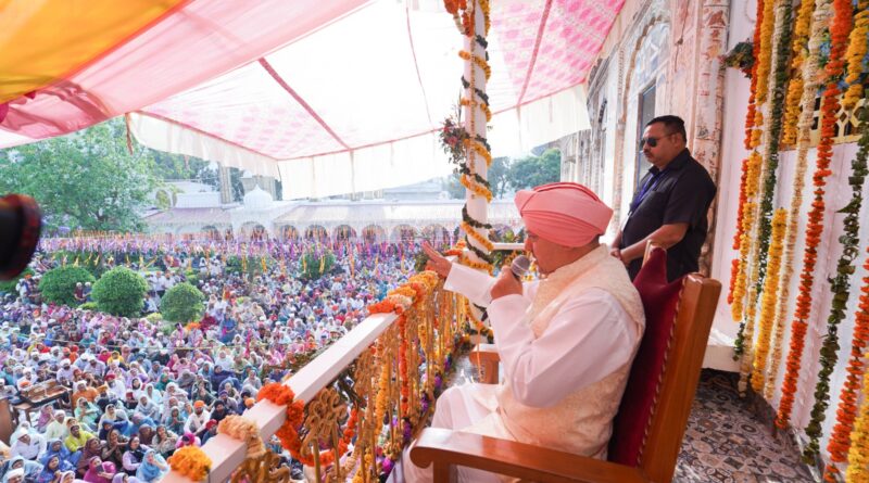  श्री दरबार साहिब के सज्जादे गद्दी नशीन श्रीमहंत देवेन्द्र दास जी महाराज ने संगतों को दिए दर्शन व आशीर्वाद