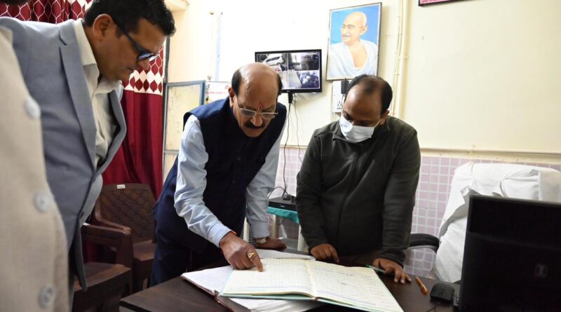 स्वास्थ्य सेवाओं पर मंत्री सुबोध उनियाल की पैनी नजर, नंदगांव सीएचसी में औचक जांच