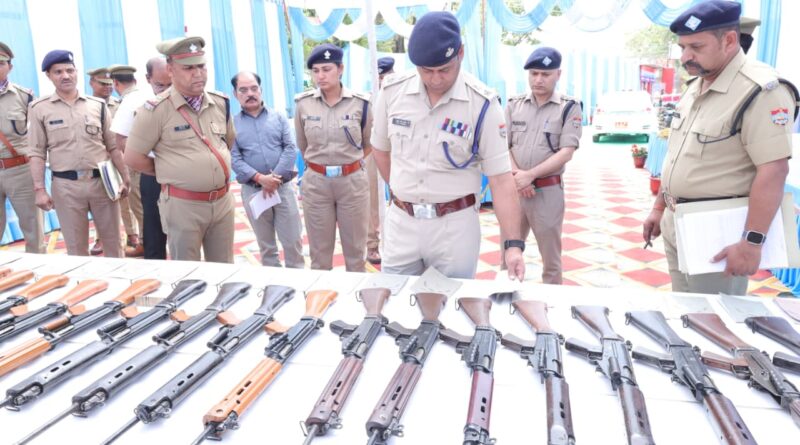 थाने में मौजूद अभिलेखों का निरीक्षण कर अभिलेखों को नियमित रूप से अध्यवधिक करने के दिये निर्देश