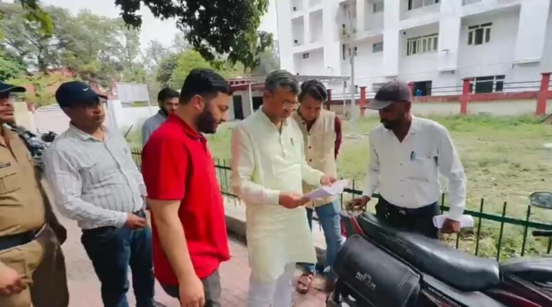 वार्ड 21 एमकेपी में महापौर का औचक निरीक्षण, अनुपस्थित सफाई कर्मियों पर मांगी रिपोर्ट
