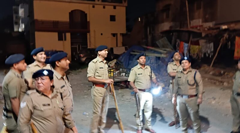 अपराधियों पर नकेल कसने टीम संग खुद मैदान में उतरे एसएसपी दून।