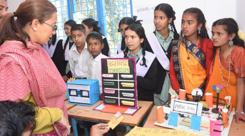 वार्षिकोत्सव में शामिल हुईं कैबिनेट मंत्री रेखा आर्या, छात्र-छात्राओं को किया प्रेरित