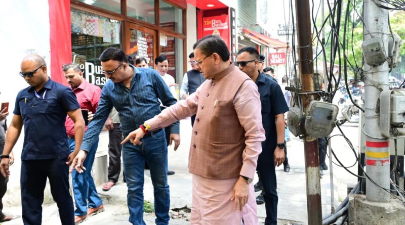 सीएम हेल्पलाइन पर दर्ज शिकायत की पड़ताल करने खुद मौके पर पहुंचे सीएम धामी