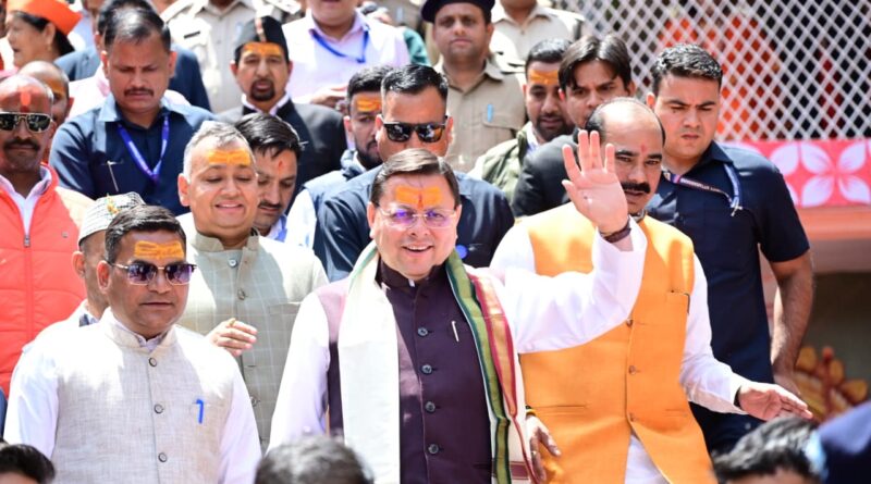 अल्मोड़ा के डोल आश्रम पहुंचे CM धामी: श्री पीठम महोत्सव में 1100 कन्याओं का किया पूजन