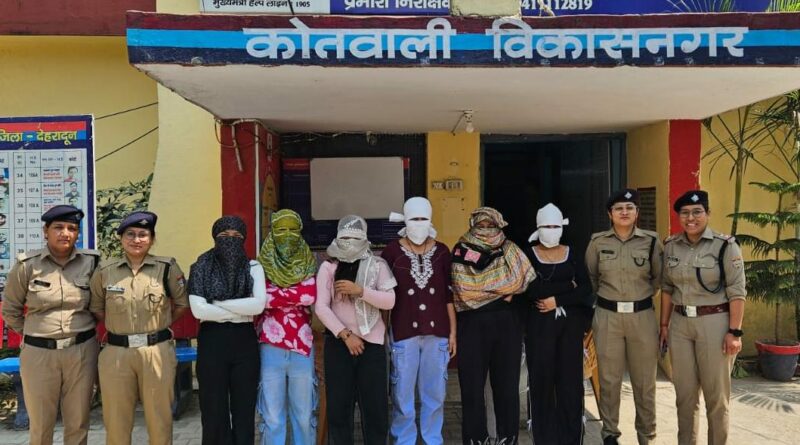 दून पुलिस का ‘ऑपरेशन प्रहार’: विकासनगर में हालीवुड स्पा सेंटर पर छापा, बिना सत्यापन के काम कर रही 5 महिलाएं मिलीं