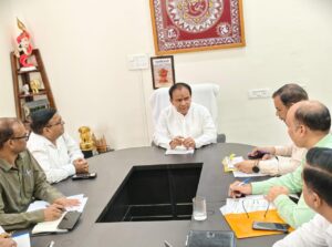 NIT श्रीनगर के निर्माण कार्यों में लाएं तेजी, लापरवाही पर बिफरे मंत्री डॉ. धन सिंह रावत