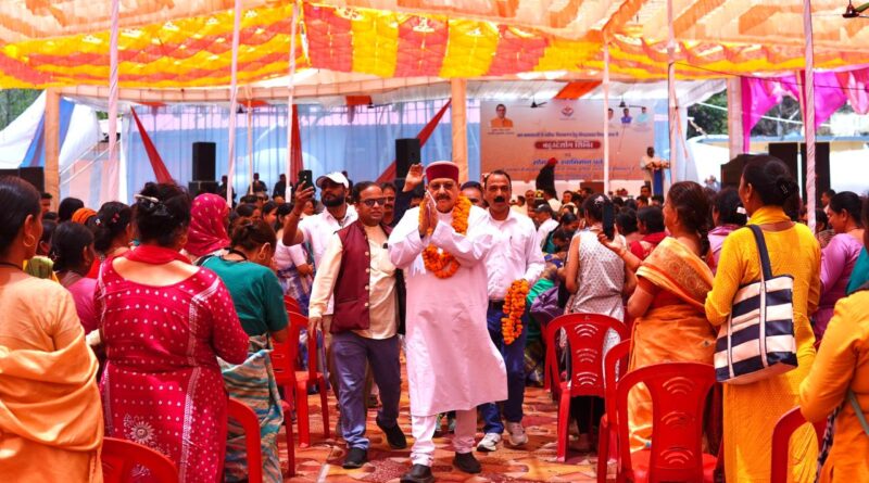 एकेश्वर के पणखेत में सतपाल महाराज का महा-शिविर, करोड़ों की योजनाओं का खोला पिटारा