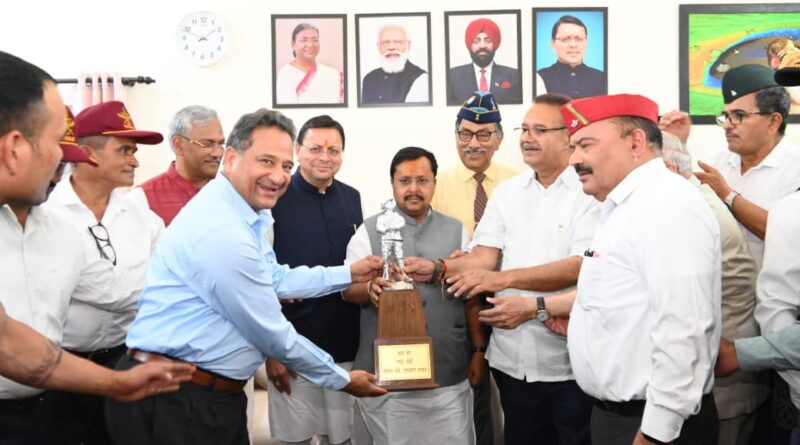 सैनिक कल्याण मंत्री गणेश जोशी के नेतृत्व में रिटायर्ड सैन्य अधिकारियों ने की भाजपा राष्ट्रीय अध्यक्ष से भेंट