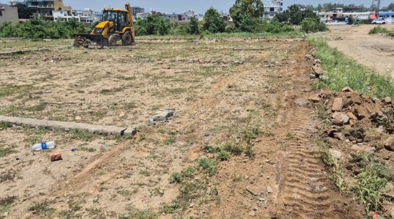 MDDA का अब तक का सबसे बड़ा एक्शन; देहरादून में 50 बीघा से अधिक अवैध प्लॉटिंग पर चला बुल्डोजर