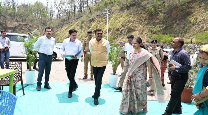 मुख्य सचिव आनंद बर्द्धन ने किया तपोवन के बजरंग सेतु का निरीक्षण, इंजीनियर्स को दिए निर्देश